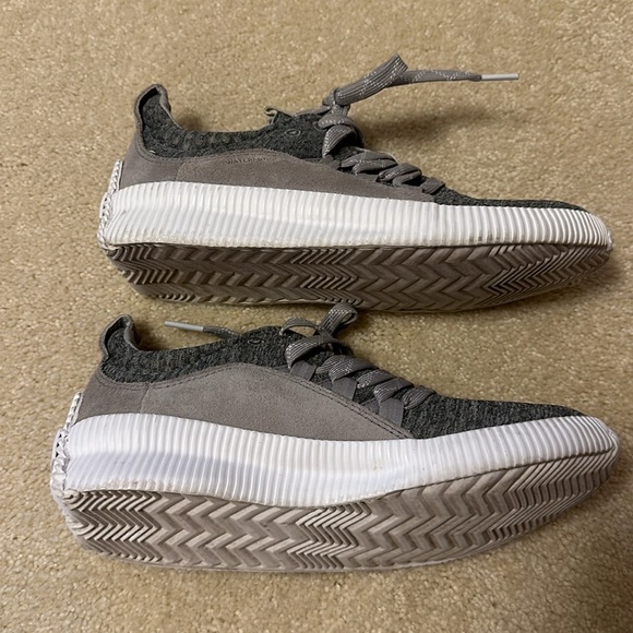 Sorel gray woman’s size 6 tennis’s - Picture 5 of 10